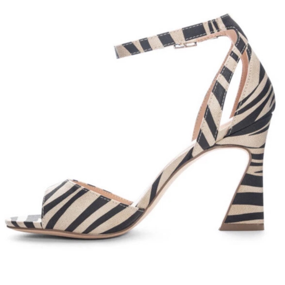 Chinese Laundry Black and Cream Zebra Strappy Heels Size 8.5 NWOT - Picture 4 of 11